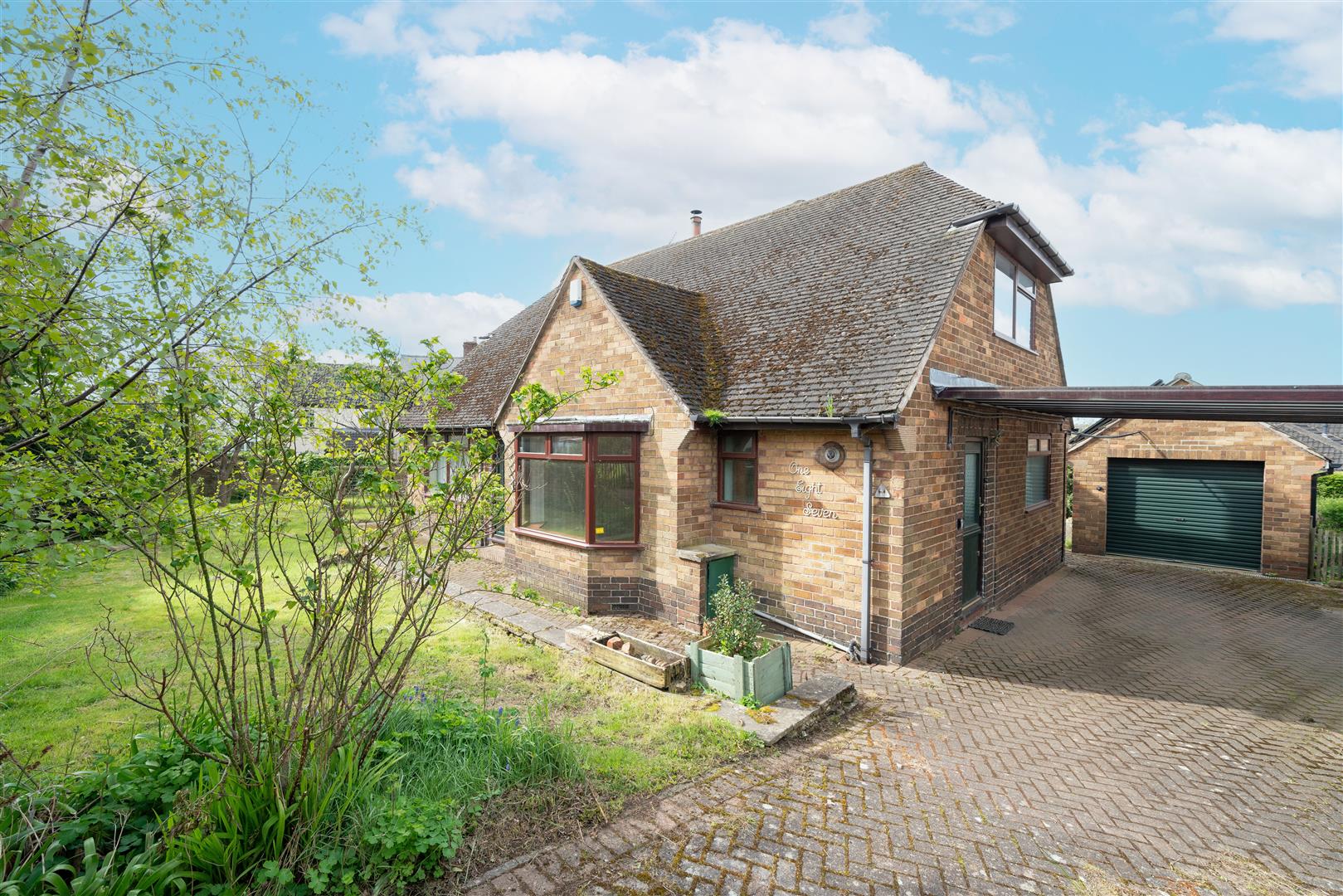 House for sale with 3 bedrooms in Church Street North, Old Whittington